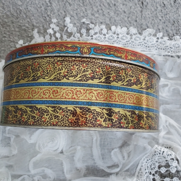 Vintage 1950s Hostess Fruit Cake Tin 8” Round - Picture 2 of 6